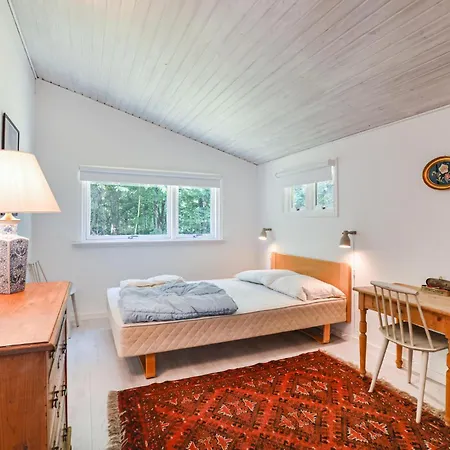 4 Bedroom Gorgeous In Holiday home *